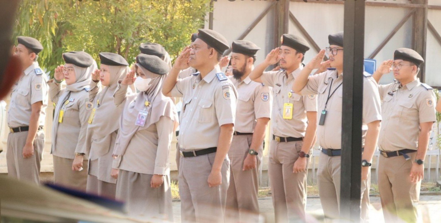 Bustam Pimpin Apel Kantah Takalar, Tekankan PSN dan Layanan Tepat Waktu 1 Pegawai Kantor Pertanahan Kabupaten Takalar mengikuti apel pagi pada Senin 5 Oktober 2026