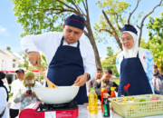 Appi Juara Masak Nasi Goreng di HUT ke-357 Sulsel 14 Appi juara masak nasi goreng pada Hari Jadi ke-357 Sulsel di Makassar