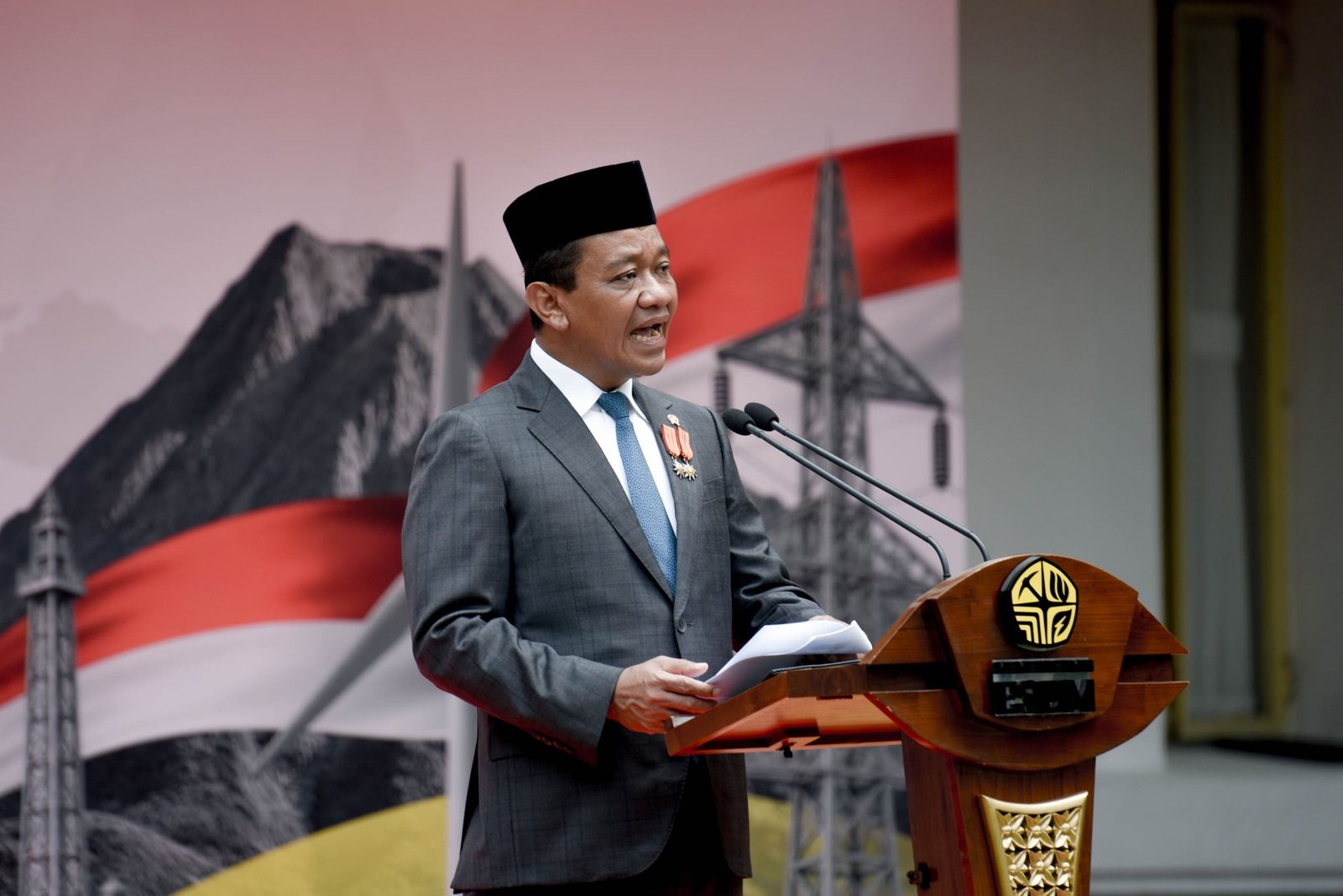 Bahlil Lahadalia menyampaikan target PNBP sektor ESDM dalam upacara Hari Jadi Pertambangan dan Energi