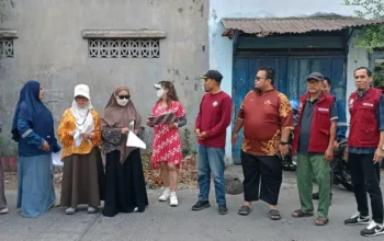 Sekcam dan Lurah Banta-Bantaeng Rappocini Makassar mendampingi penilaian kebersihan RW 01
