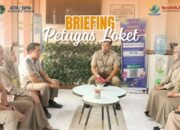 Petugas loket Kantor Pertanahan Kabupaten Takalar mengikuti briefing pagi 5 Oktober 2026