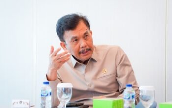 Demo 28 Oktober, Pemerintah Minta Aparat Bertindak Humanis 3 Kepala Bakom RI Syahganda Nainggolan menyampaikan imbauan terkait demo 28 Oktober