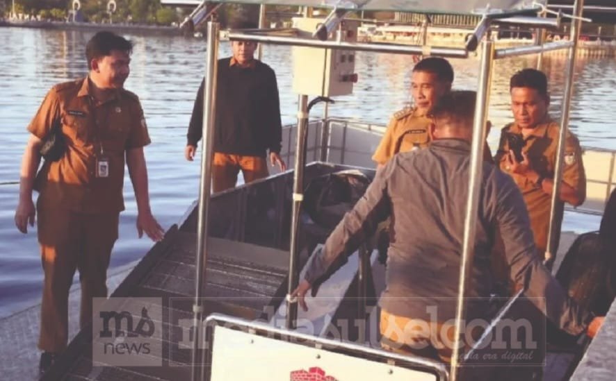 Kapal pengangkut sampah dukungan DLH Kota Makassar untuk Mariso