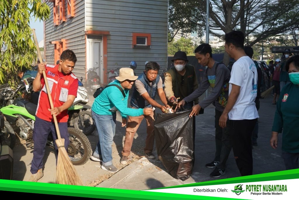 Aksi World Clean Up Day DLH Kota Makassar di Mariso