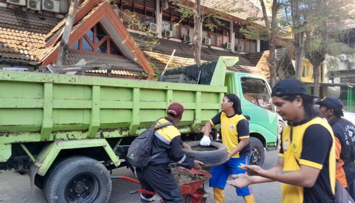 DLH Kota Makassar Dorong Pemilahan lewat Jumat Bersih