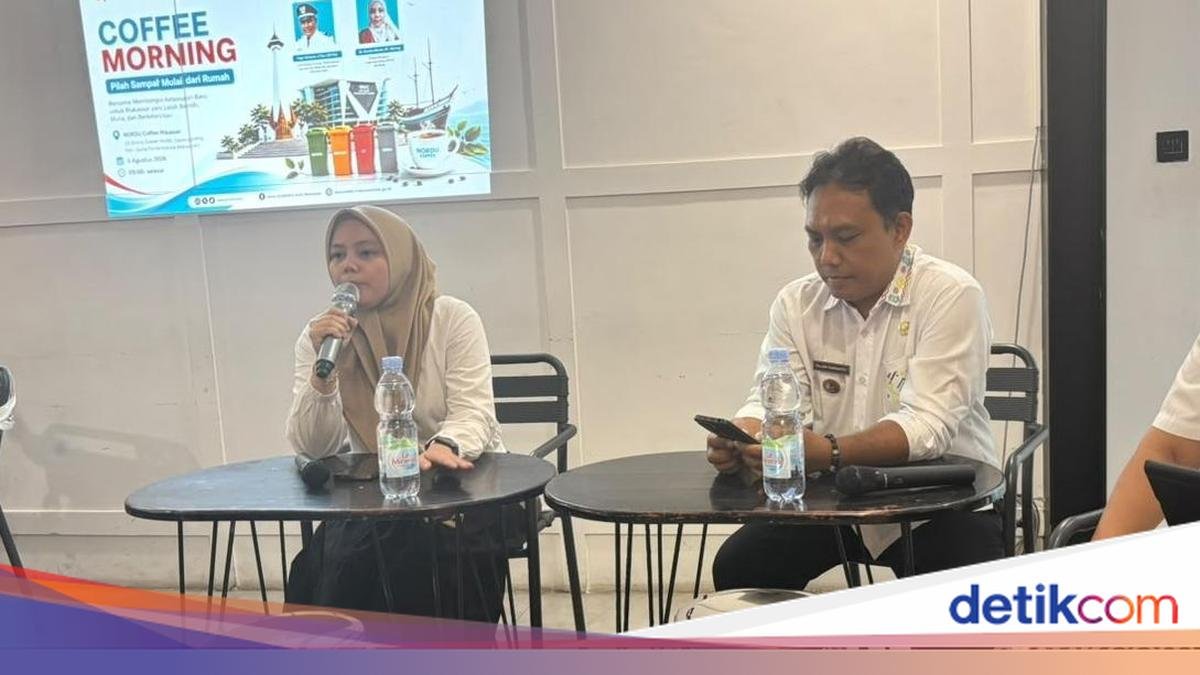 DLH Kota Makassar Jelaskan Cara Praktis Memilah Sampah 1 Sandra Wulan dari DLH Kota Makassar menjelaskan pemilahan sampah