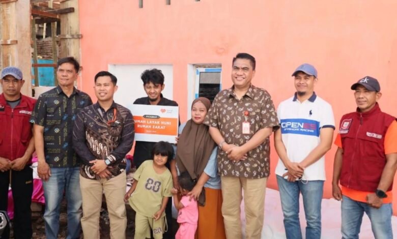 DPPKB Makassar dan Rumah Zakat Hadirkan Hunian Layak melalui GENTING 1 DPPKB Makassar dan Rumah Zakat menyerahkan bantuan rumah layak huni melalui program GENTING di Pannampu