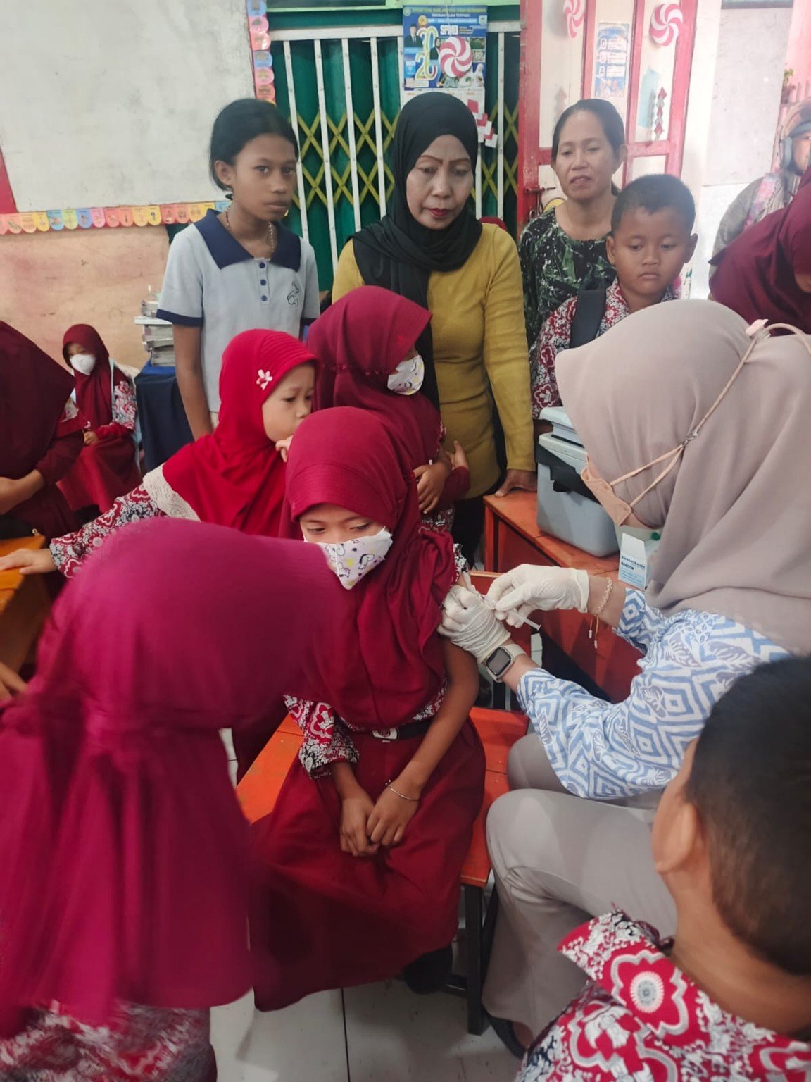 Imunisasi antitetanus siswa SD Inpres Bertingkat Kaluku Bodoa Makassar pada 15 Oktober 2026