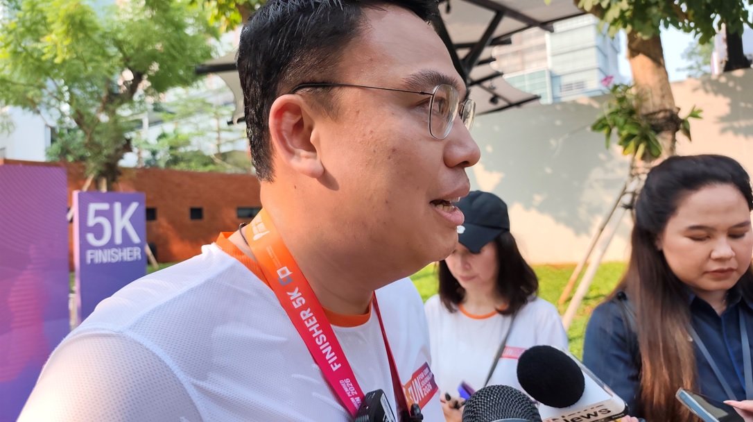 Konten Karhutla Disebut Dibatasi, Komdigi Buka Suara 1 Wamenkomdigi Angga Raka Prabowo memberi penjelasan terkait konten karhutla di Instagram