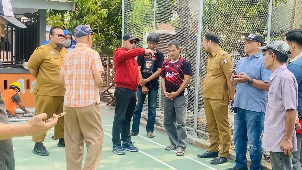 Peninjauan lapangan olahraga Kelurahan Kassi-Kassi Rappocini Makassar oleh Irwan Djafar