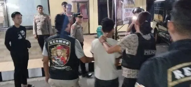 Polisi mengamankan terduga pelaku penikaman terhadap istrinya di Takalar