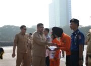 Penyerahan SK perpanjangan PPPK Paruh Waktu Pemkot Makassar di Lapangan Karebosi