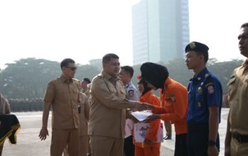 Penyerahan SK perpanjangan PPPK Paruh Waktu Pemkot Makassar di Lapangan Karebosi