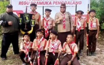 Delapan siswa SD Tabaringang bersama pendamping pada LT II Pramuka Penggalang di Benteng Somba Opu, Gowa